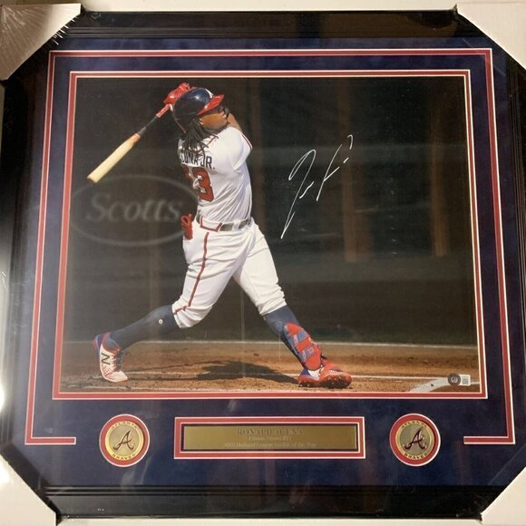 Ronald Acuna Autograph Signed Atl Braves 16x20 Spotlight Photo Framed Beckett - Picture 1 of 4